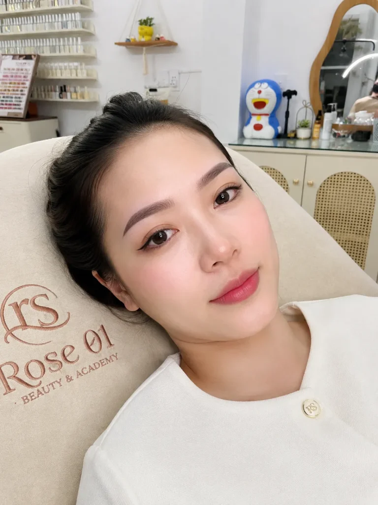 PHUN MÀY & MÍ Đà Nẵng 14 Khách hàng thực hiện phun mày & mí tự nhiên tại Rose 01 Spa Đà Nẵng.