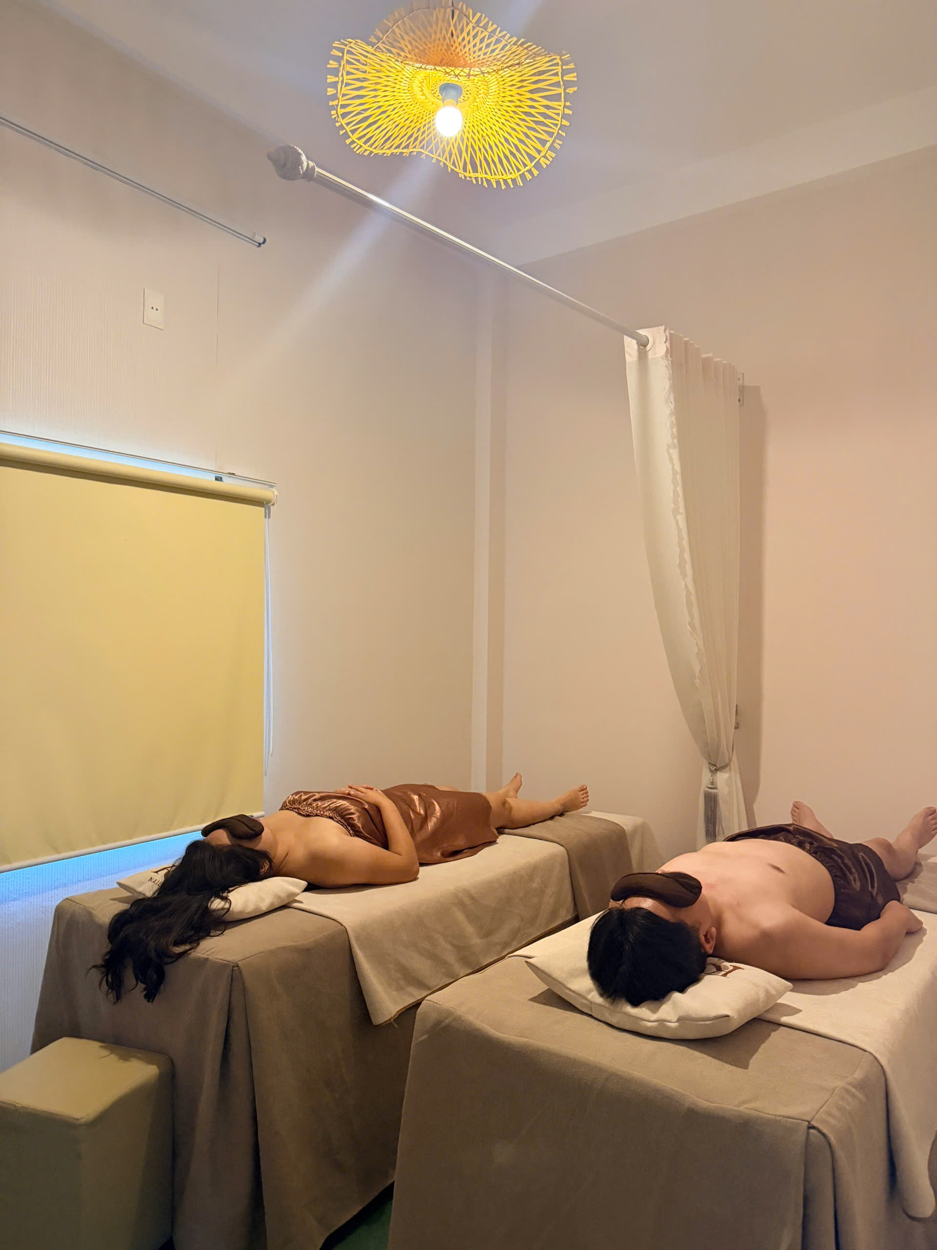 Massage Đá Nóng phù hợp cho những ai muốn dành thời gian nghỉ ngơi và thư giãn.