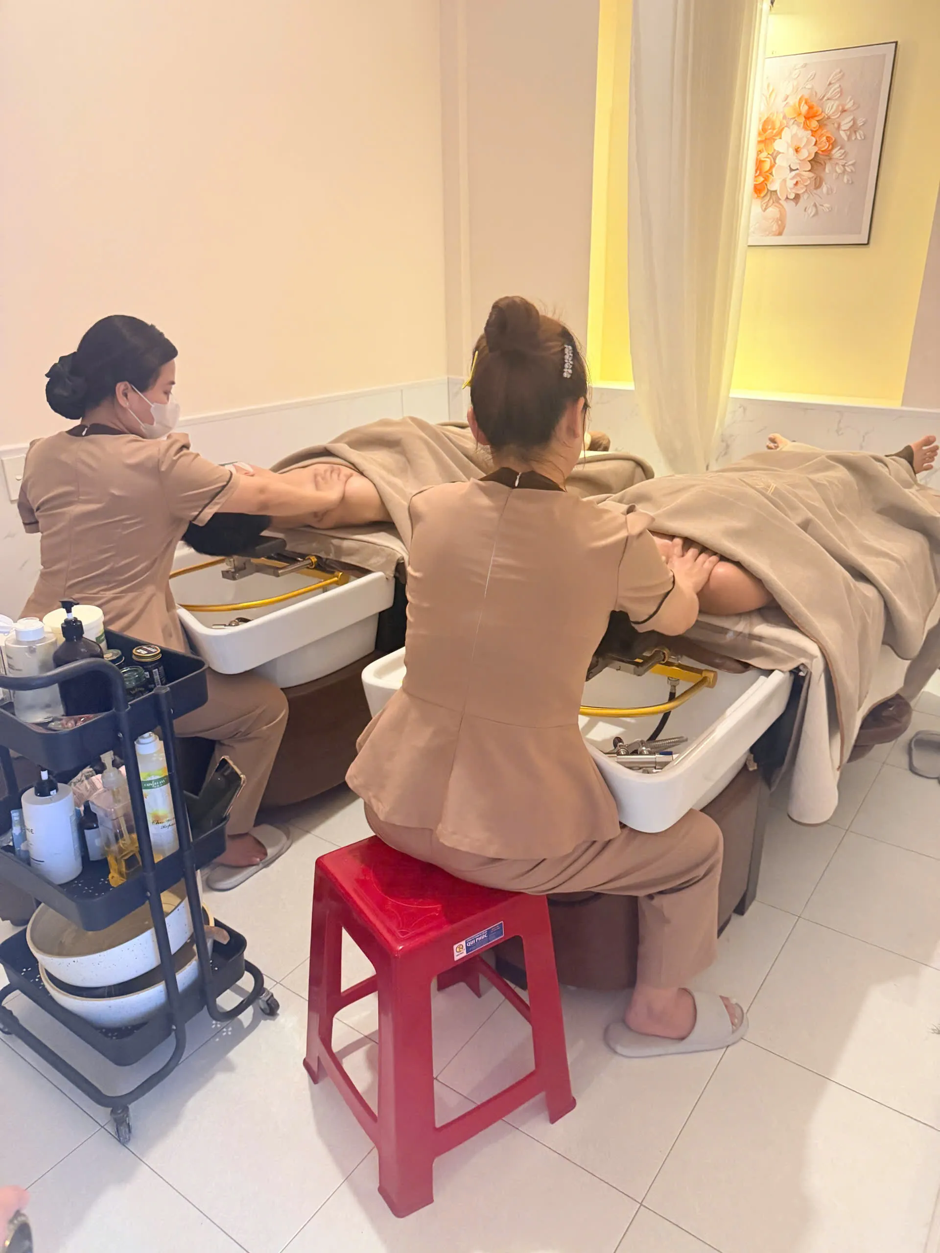 Massage cổ vai gáy kết hợp gội đầu dưỡng sinh tại Rose 01 Spa