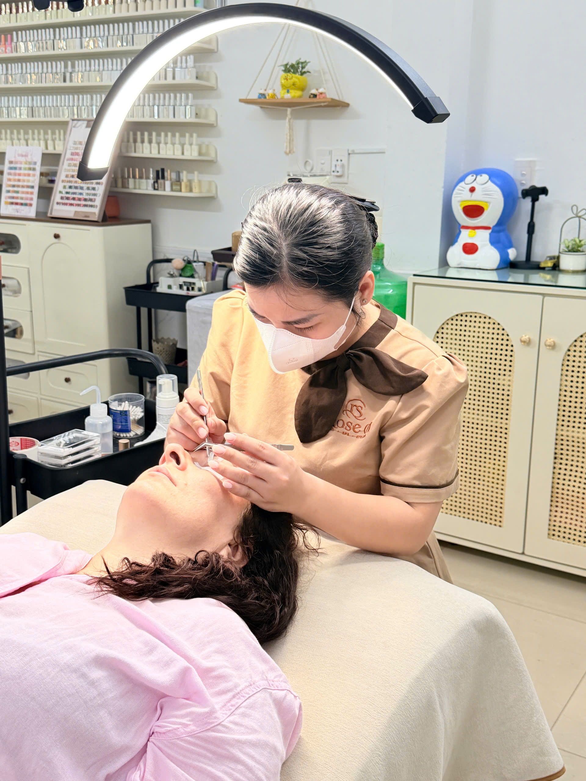 Thẩm Mỹ Dưỡng Sinh Ngũ Hành Đà Nẵng – Đẹp Tự Nhiên, Khỏe Từ Bên Trong 5 Dịch vụ nối mi tự nhiên, phù hợp với nhiều phong cách tại Rose 01 Spa.