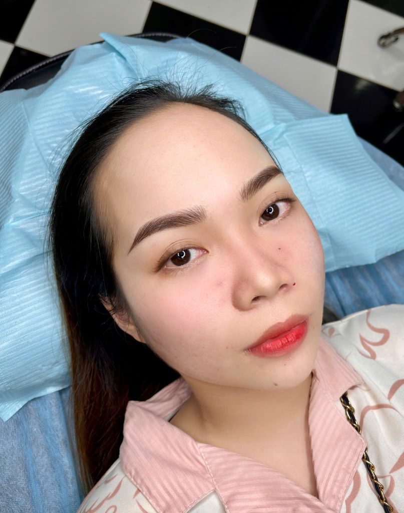 PHUN MÀY & MÍ Đà Nẵng 15 Chân mày Ombre mềm mại, hài hòa với khuôn mặt.