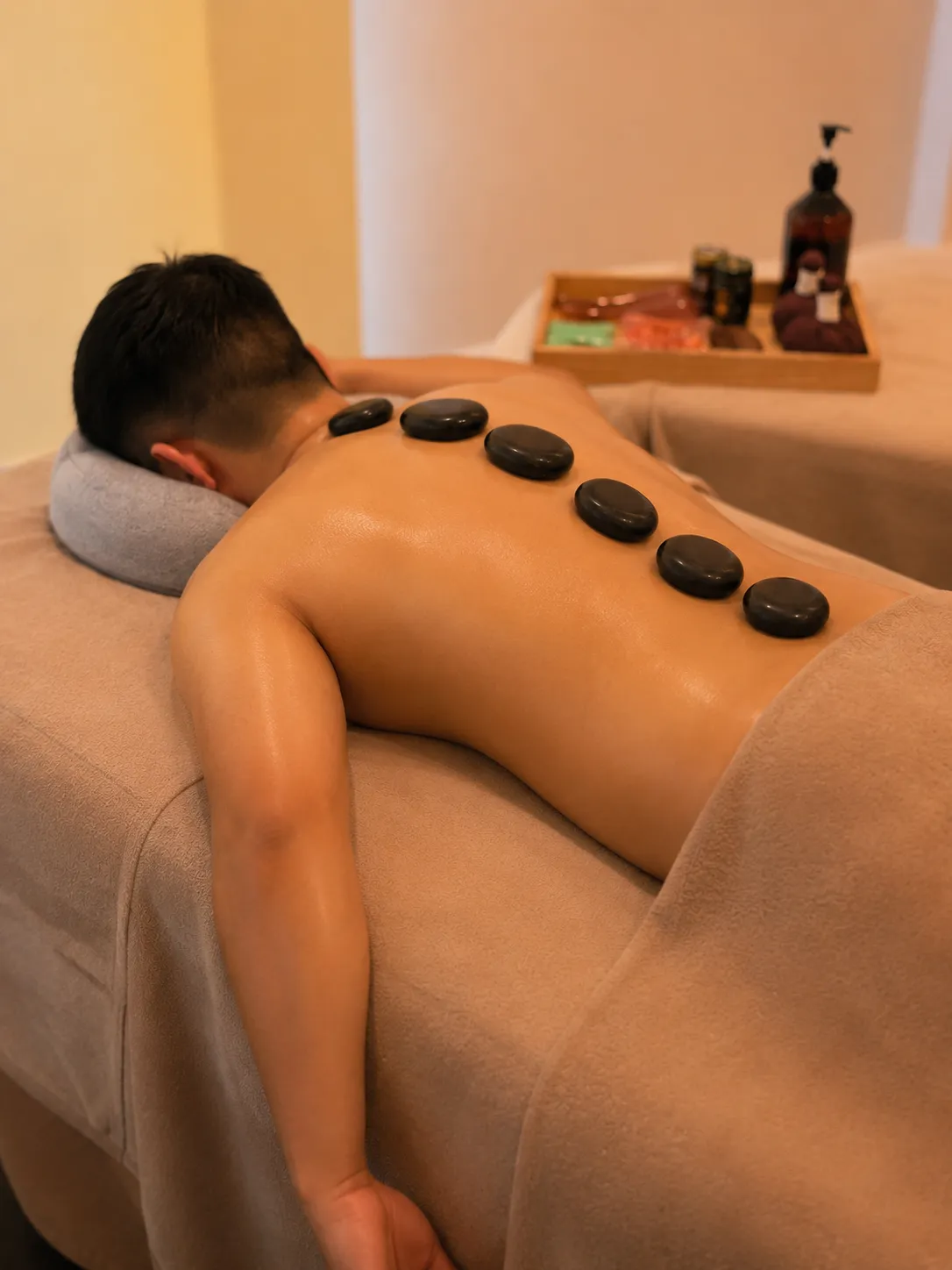 Massage Chân Đà Nẵng – Giải Tỏa Căng Mỏi, Thư Giãn Đôi Chân 7 Trải nghiệm Hot Stone Massage tại Rose 01 Spa